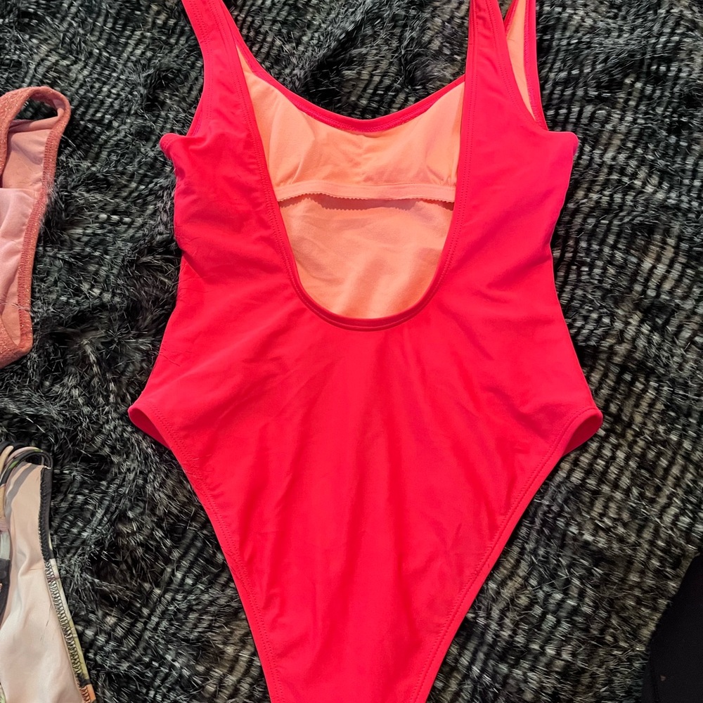 Women’s small swimsuit bundle - Picture 5 of 5